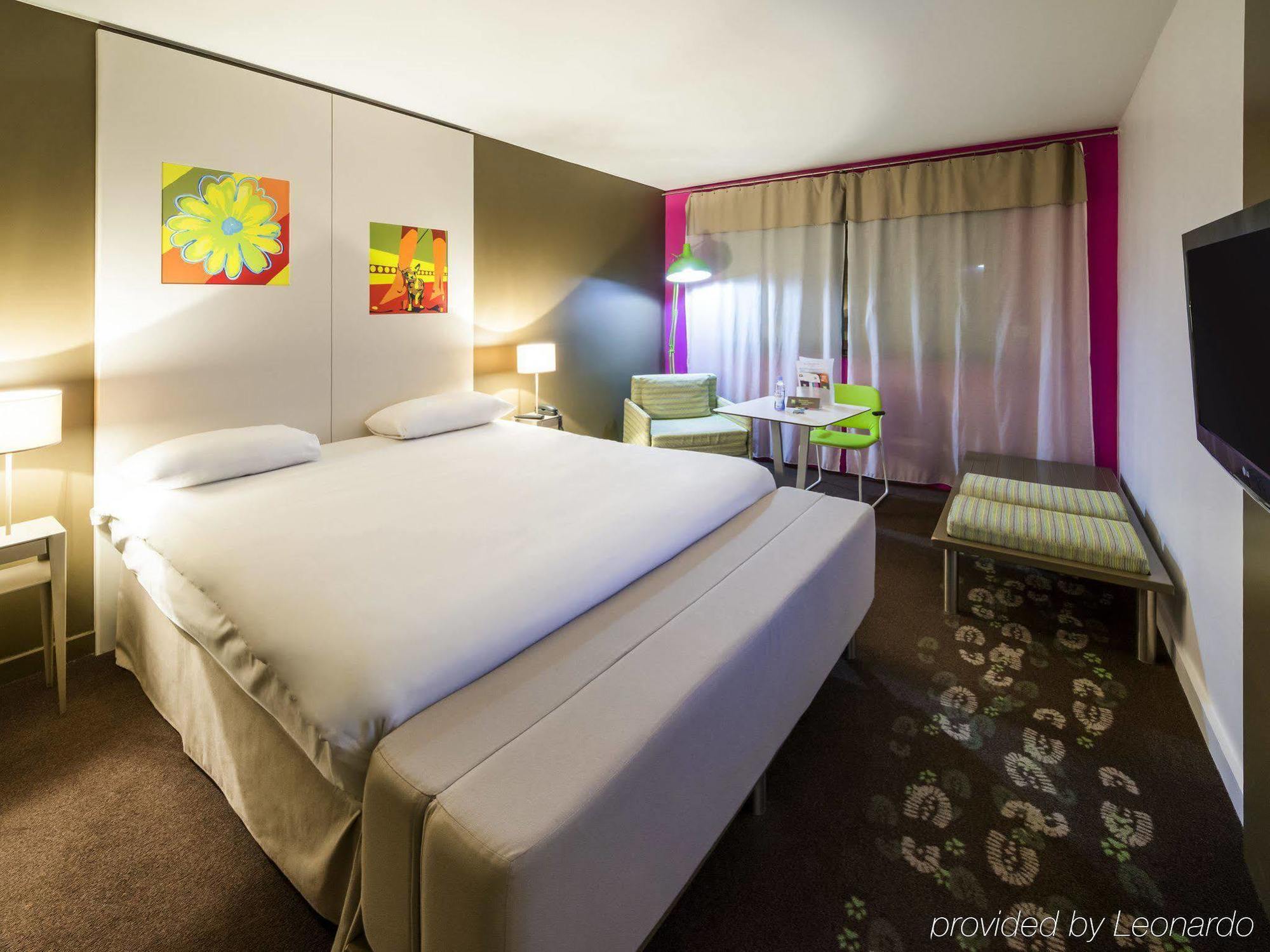 Отель Ibis Styles Annemasse Geneve Амбиёи Экстерьер фото