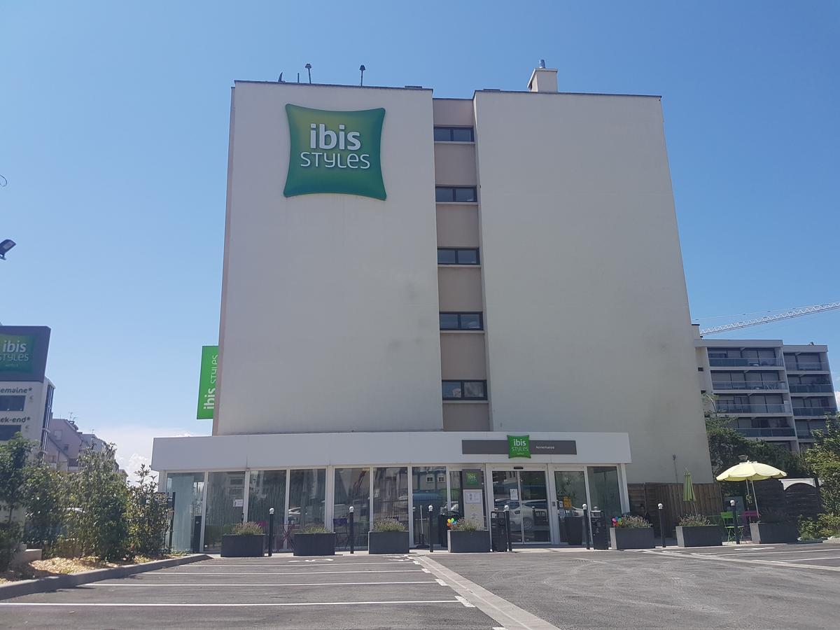 Отель Ibis Styles Annemasse Geneve Амбиёи Экстерьер фото